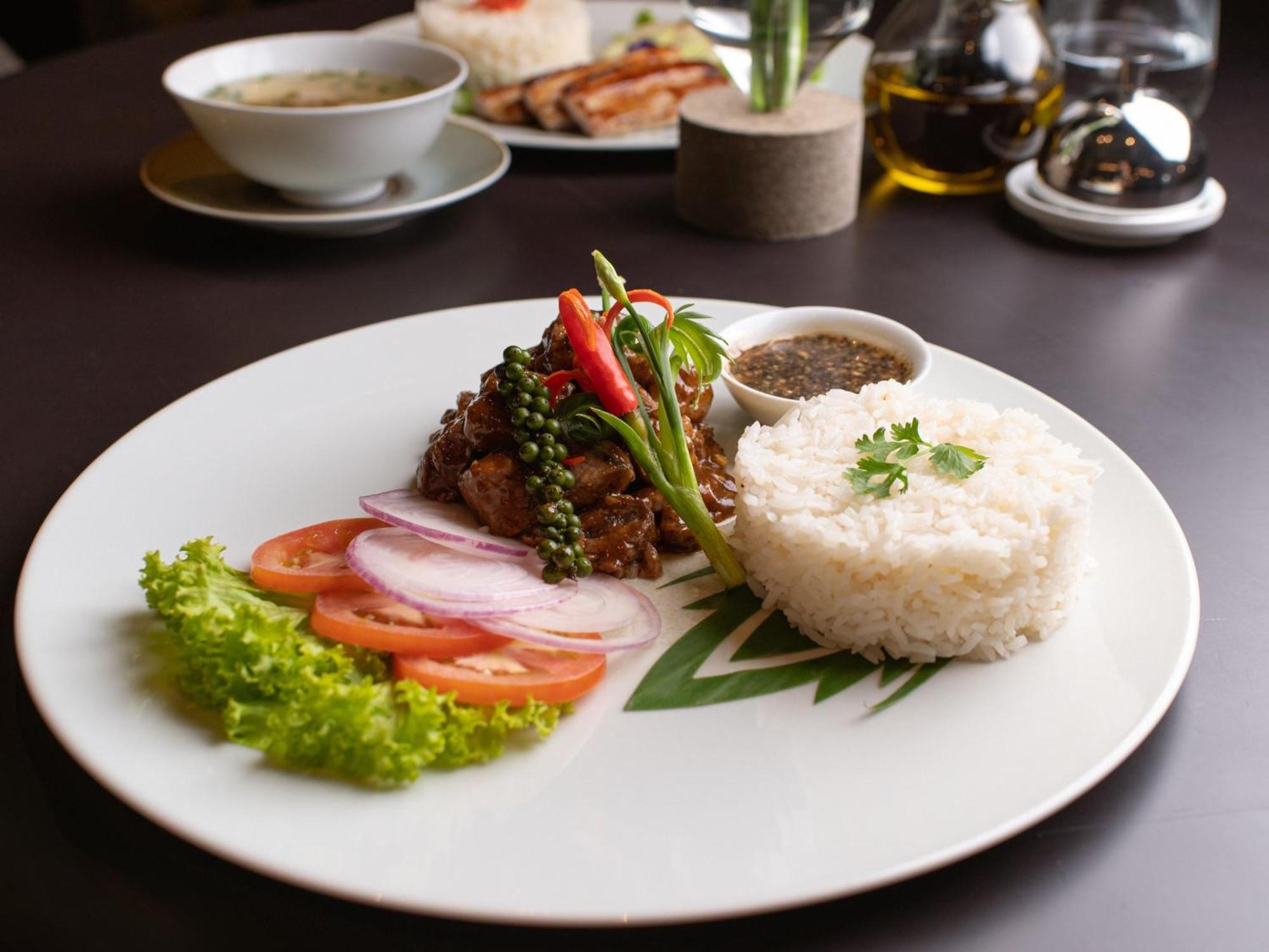 Hotel KVL Phnom-Penh Buitenkant foto